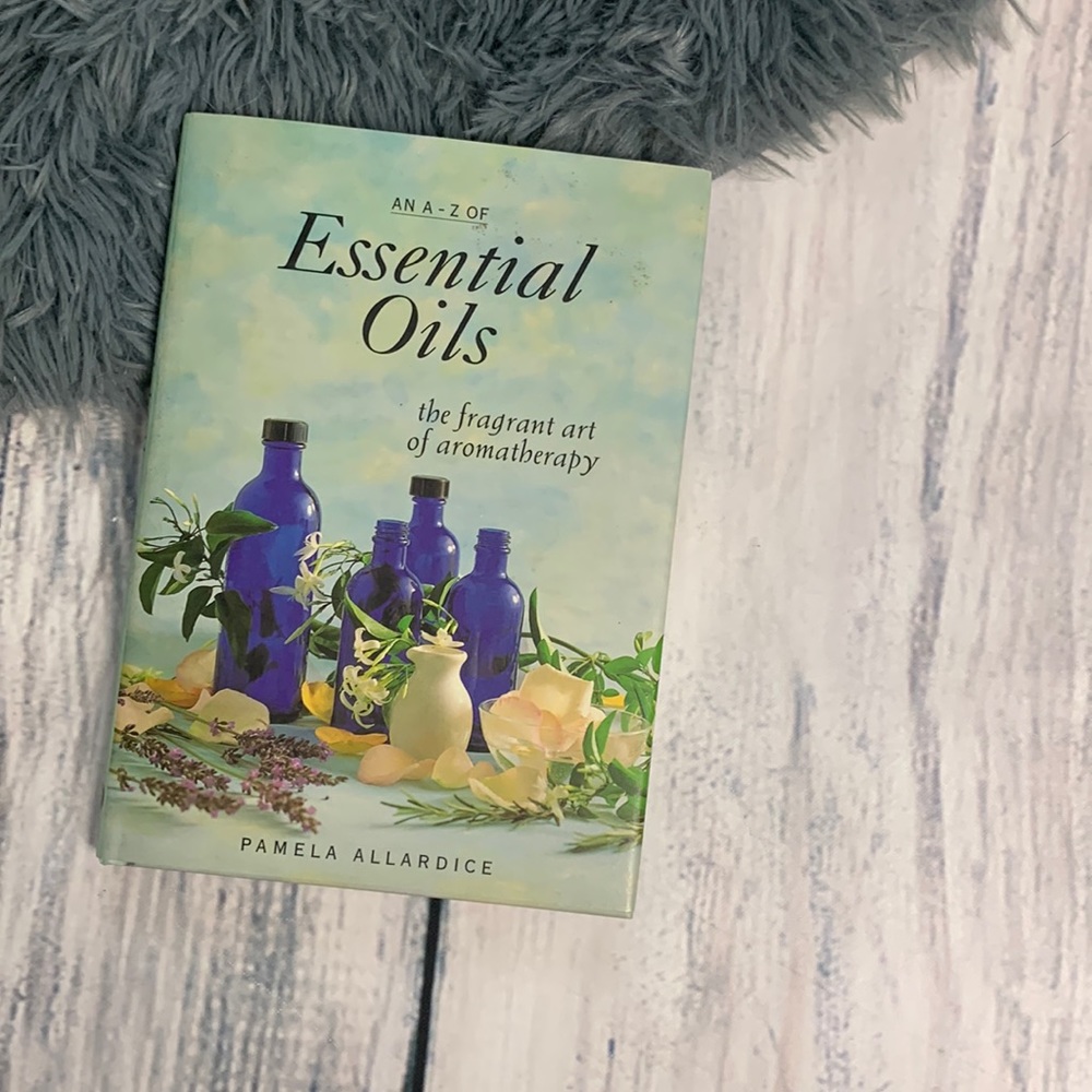 An A-Z of Essential Oils by Pamela Allardice